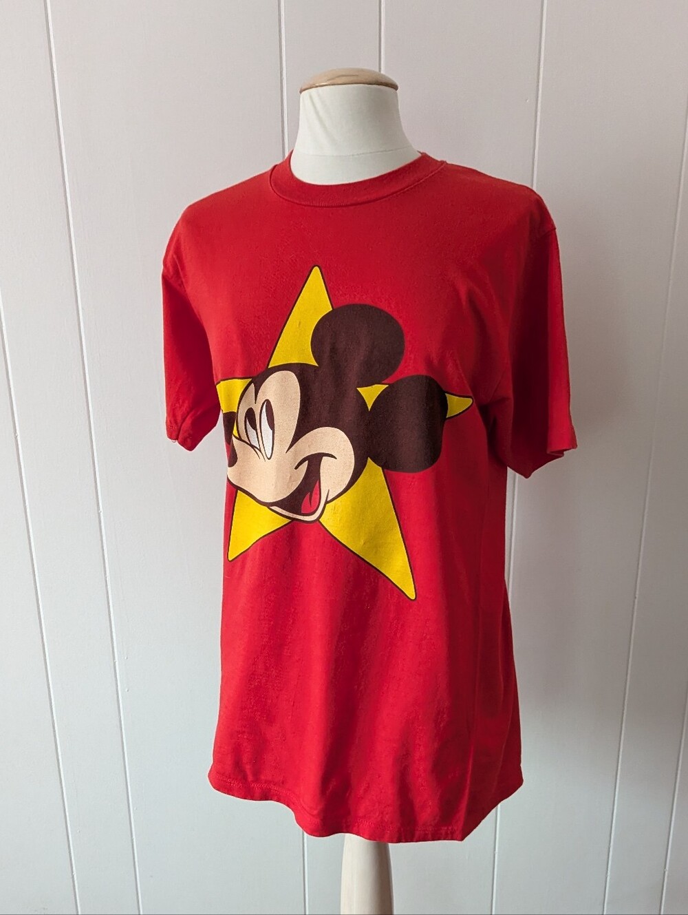 Vintage 80s 90s Disney Mickey Mouse Red and Yellow Star T-Shirt Size L